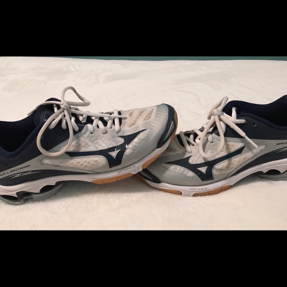 Mizuno women’s volleyball shoes